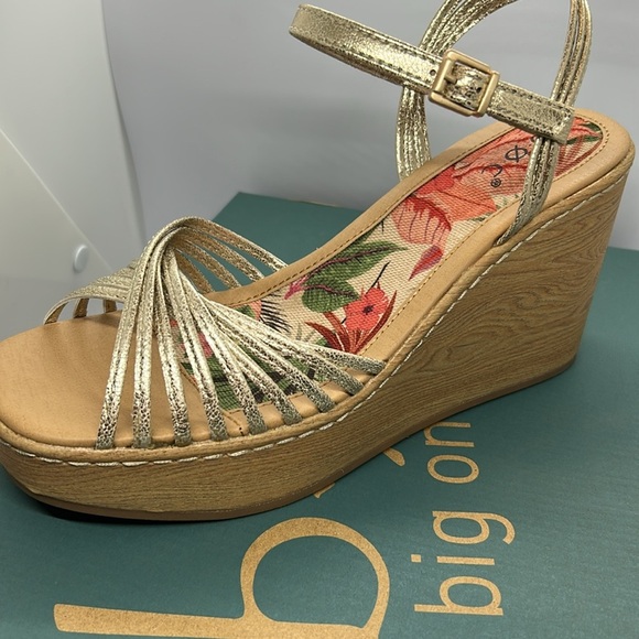 NEW B.O.C  CHAMPAGNE PLATFORM WEDGE WOMEN SANDALS SIZE 8 - Picture 4 of 7